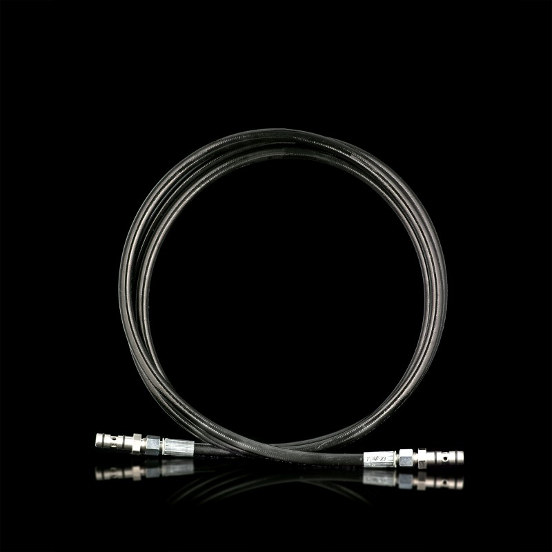 Шланг заправочный полиамидный с двумя заправочными головками для АГНКС, длина шланга 10000±150мм Шланг заправочный полиамидный с двумя заправочными головками для АГНКС, длина шланга 10000±150мм